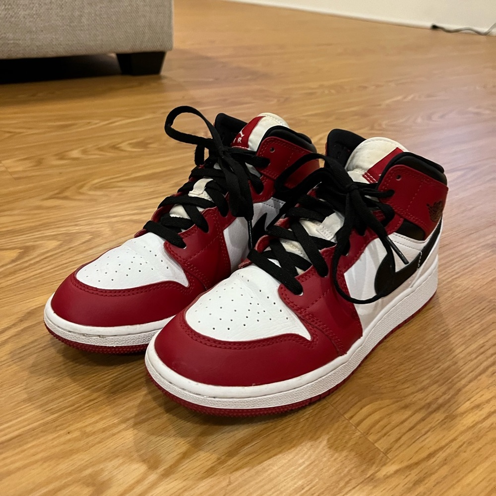 Nike Jordan’s CHICAGO Air Jordan Mid